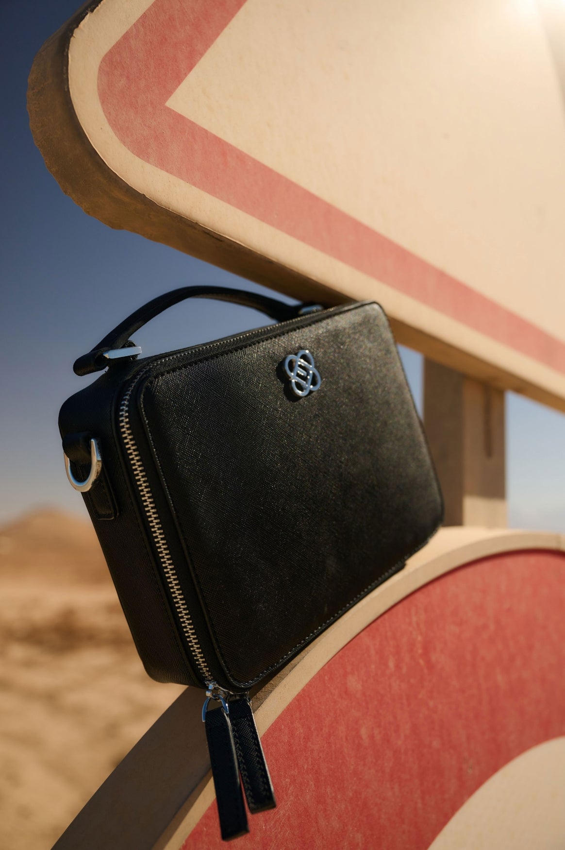 Brique Messenger Bag | Black