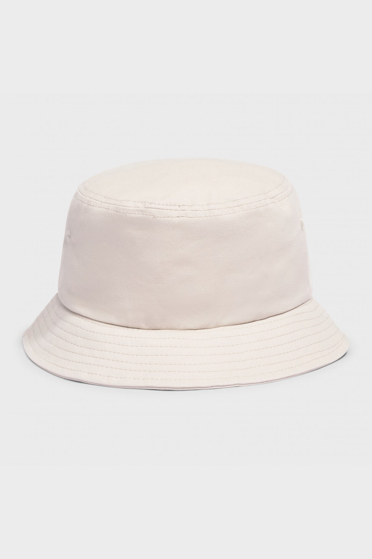 ESSENTIALS BUCKET HAT | BEIGE