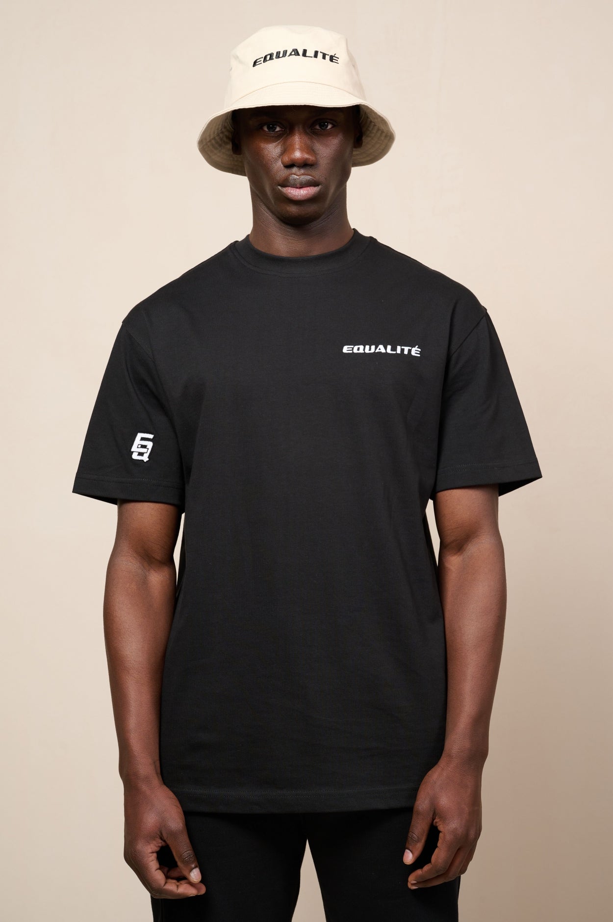 ESSENTIALS BUCKET HAT | BEIGE