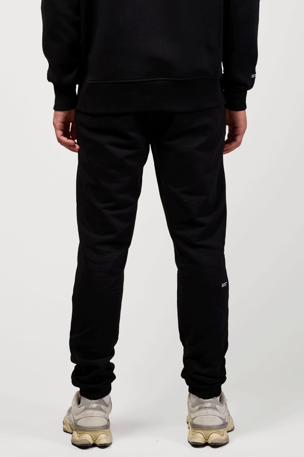 ESSENTIAL PANTS | BLACK