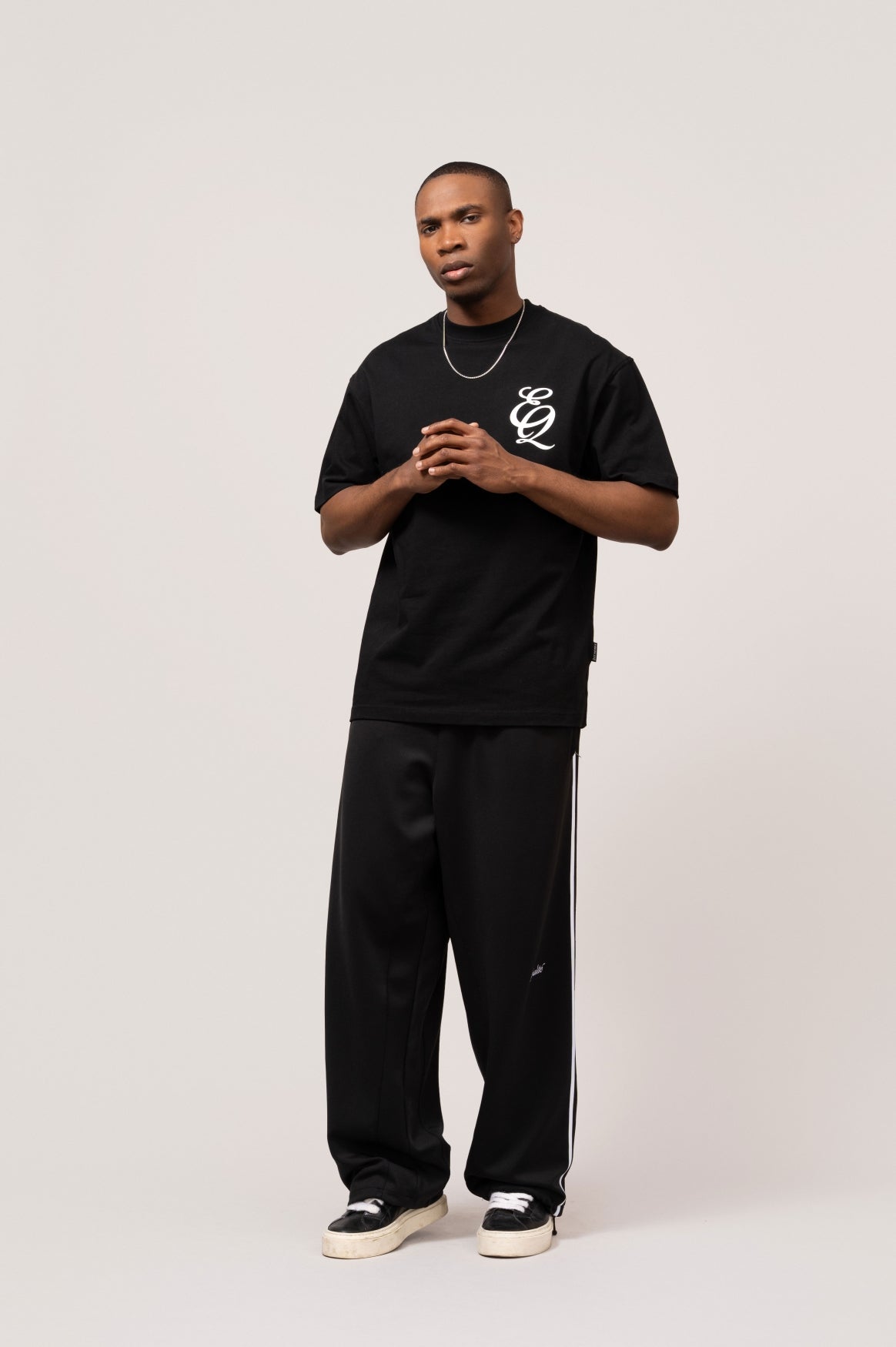 EQ OVERSIED TEE | Black