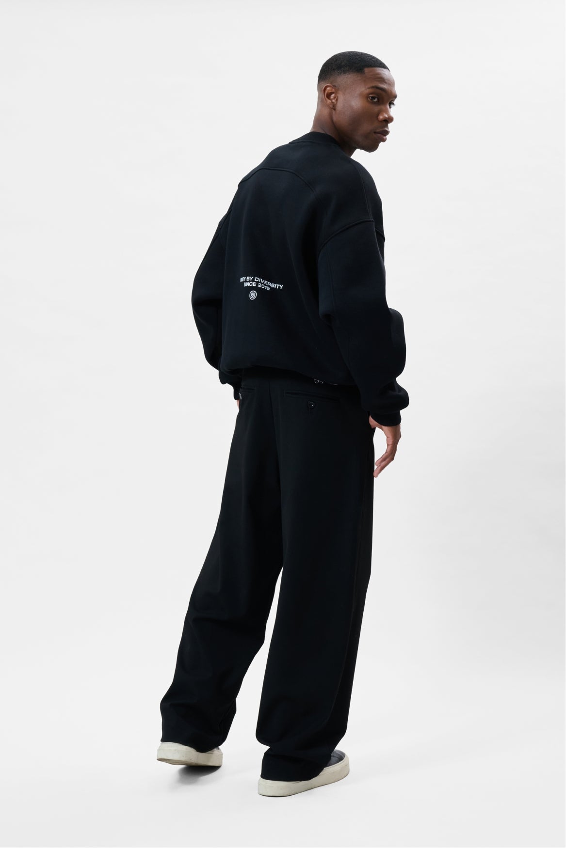 ELAN OVERSIZED SWEATER | BLACK