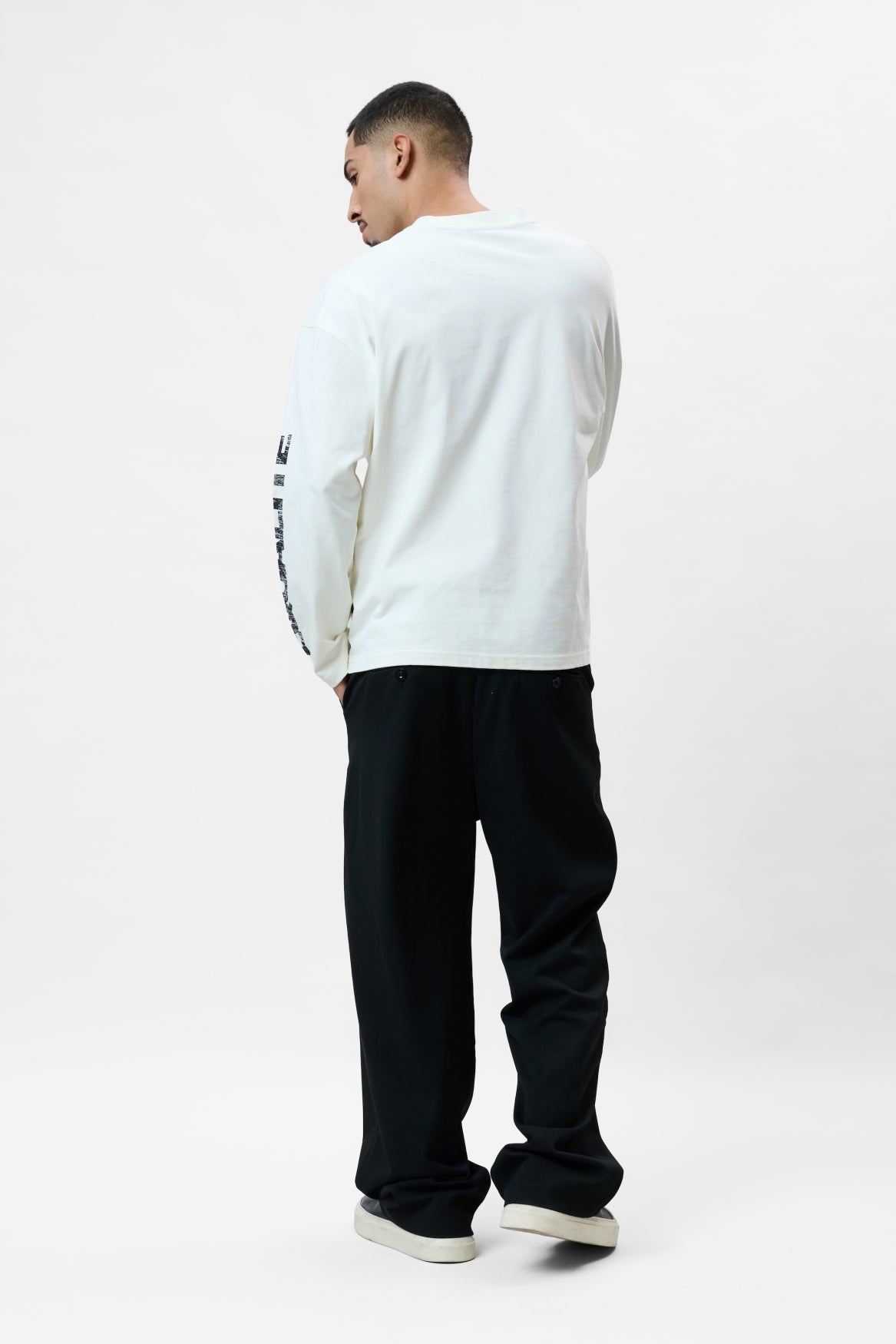 NERO OVERSIZED LONGSLEEVE TEE | OFF-WHITE & BLACK