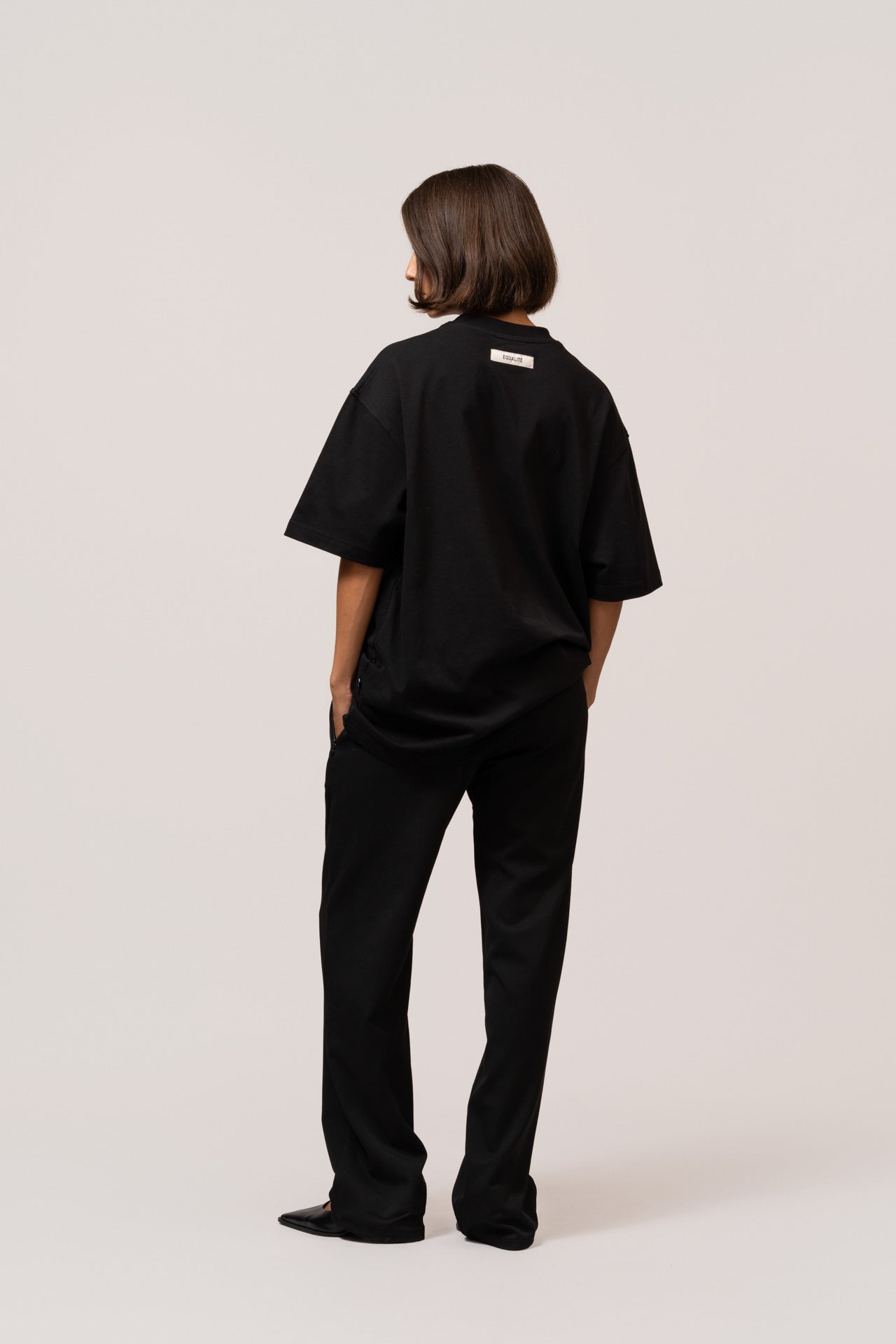 EQ OVERSIED TEE | Black