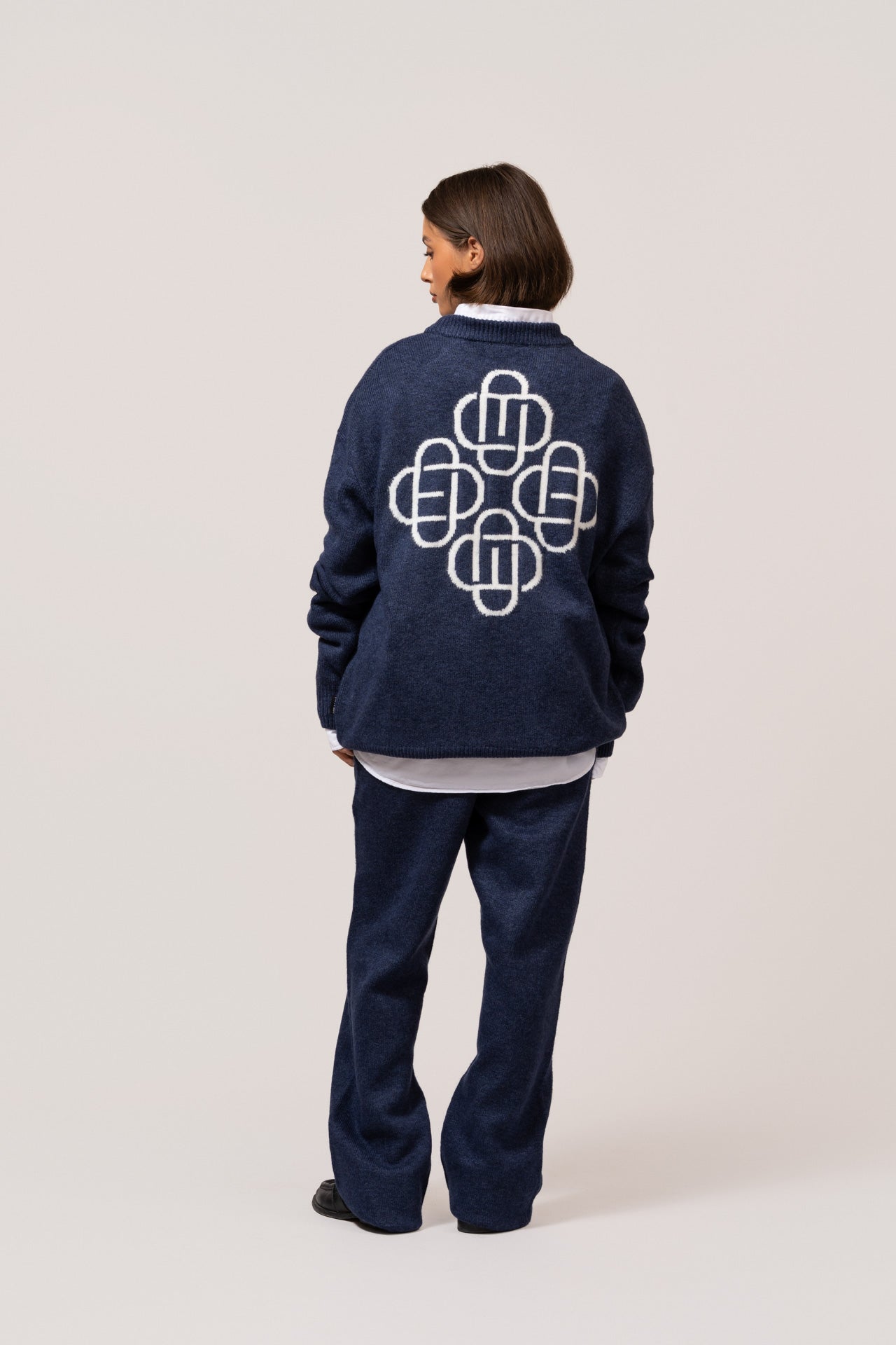 FLUFFY KNIT SWEATER | NAVY