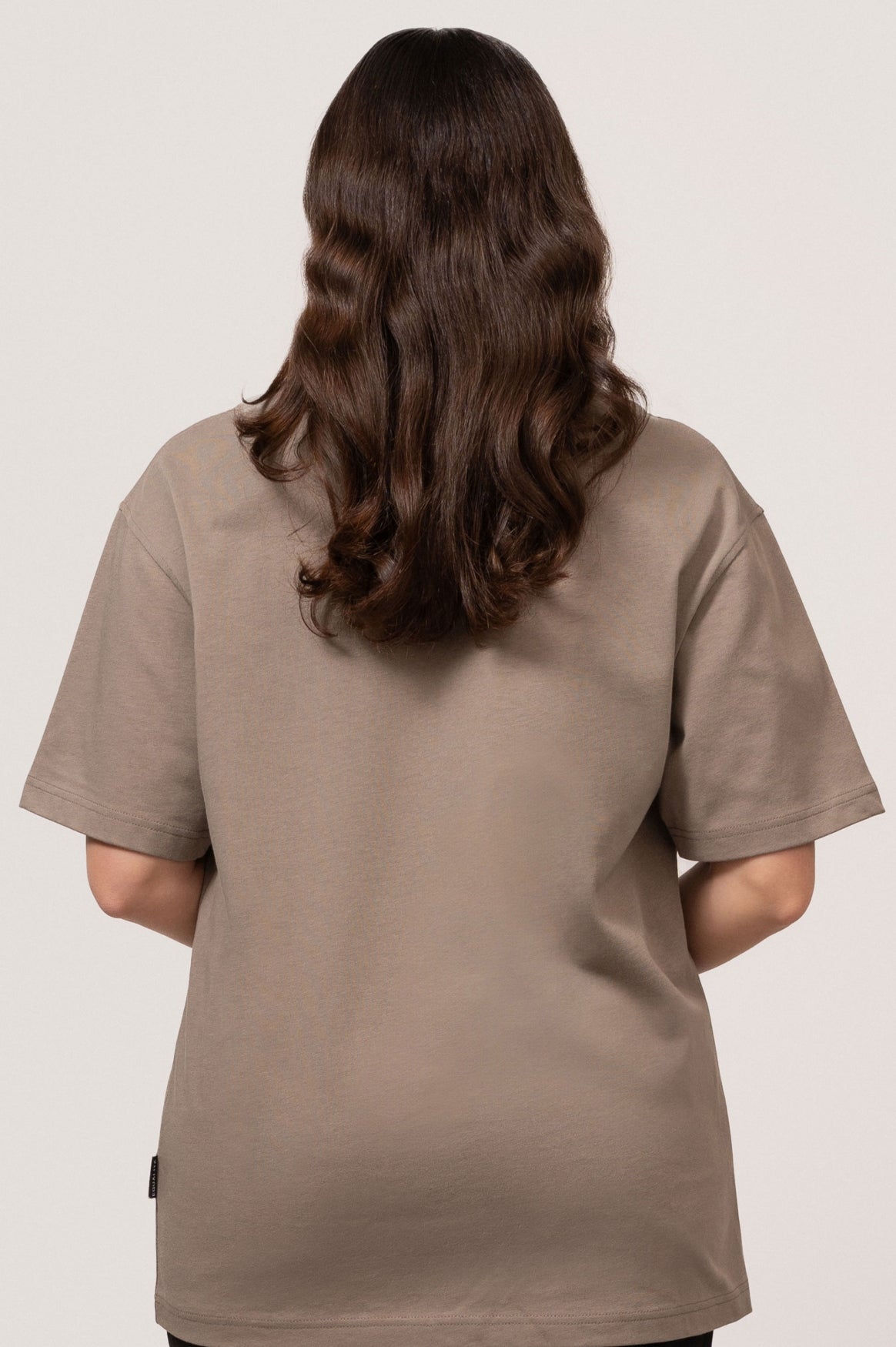 SIGNATURE OVERSIZED TEE | TAUPE