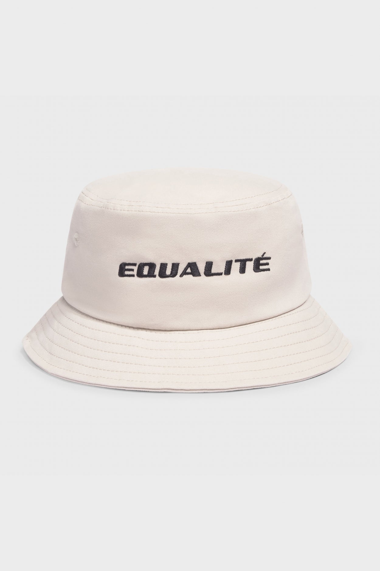 ESSENTIALS BUCKET HAT | BEIGE