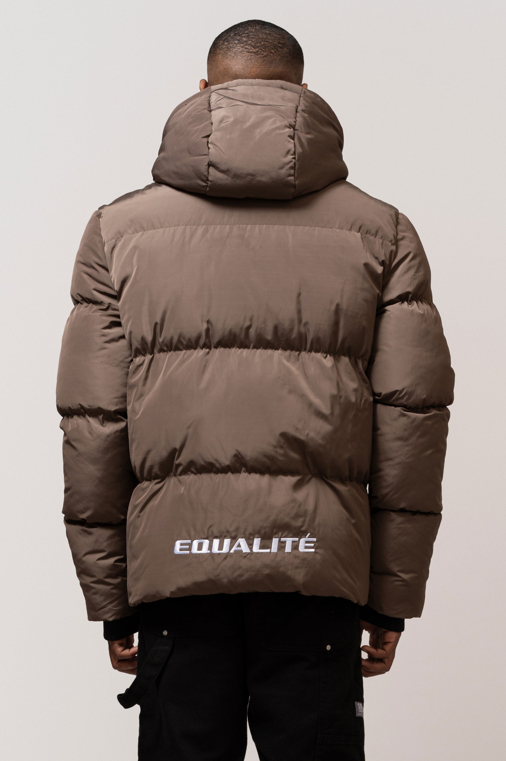 ESSENTIAL PUFFER JACKET | TAUPE