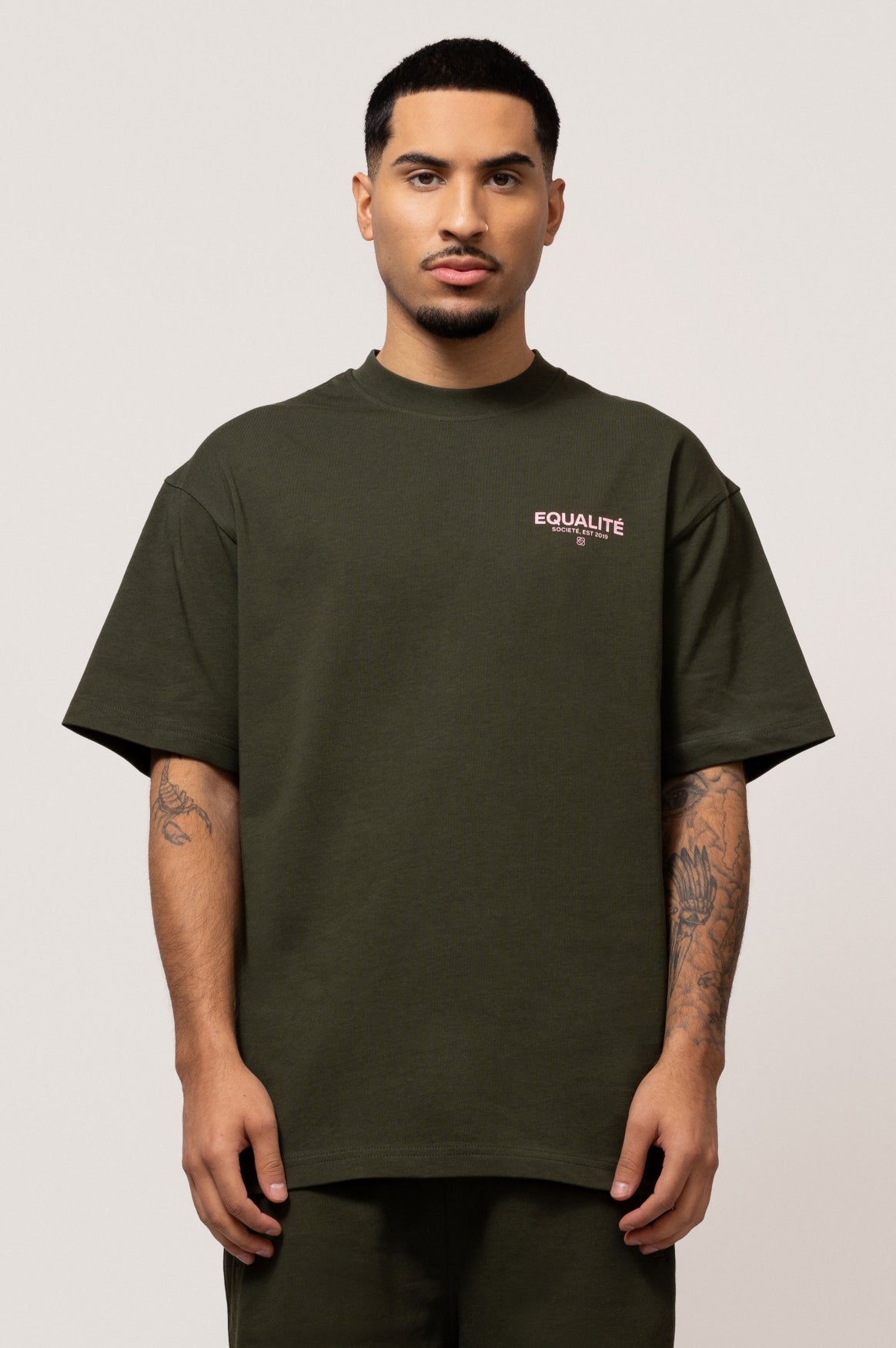 SOCIETÉ OVERSIZED TEE | ARMY GREEN & PINK