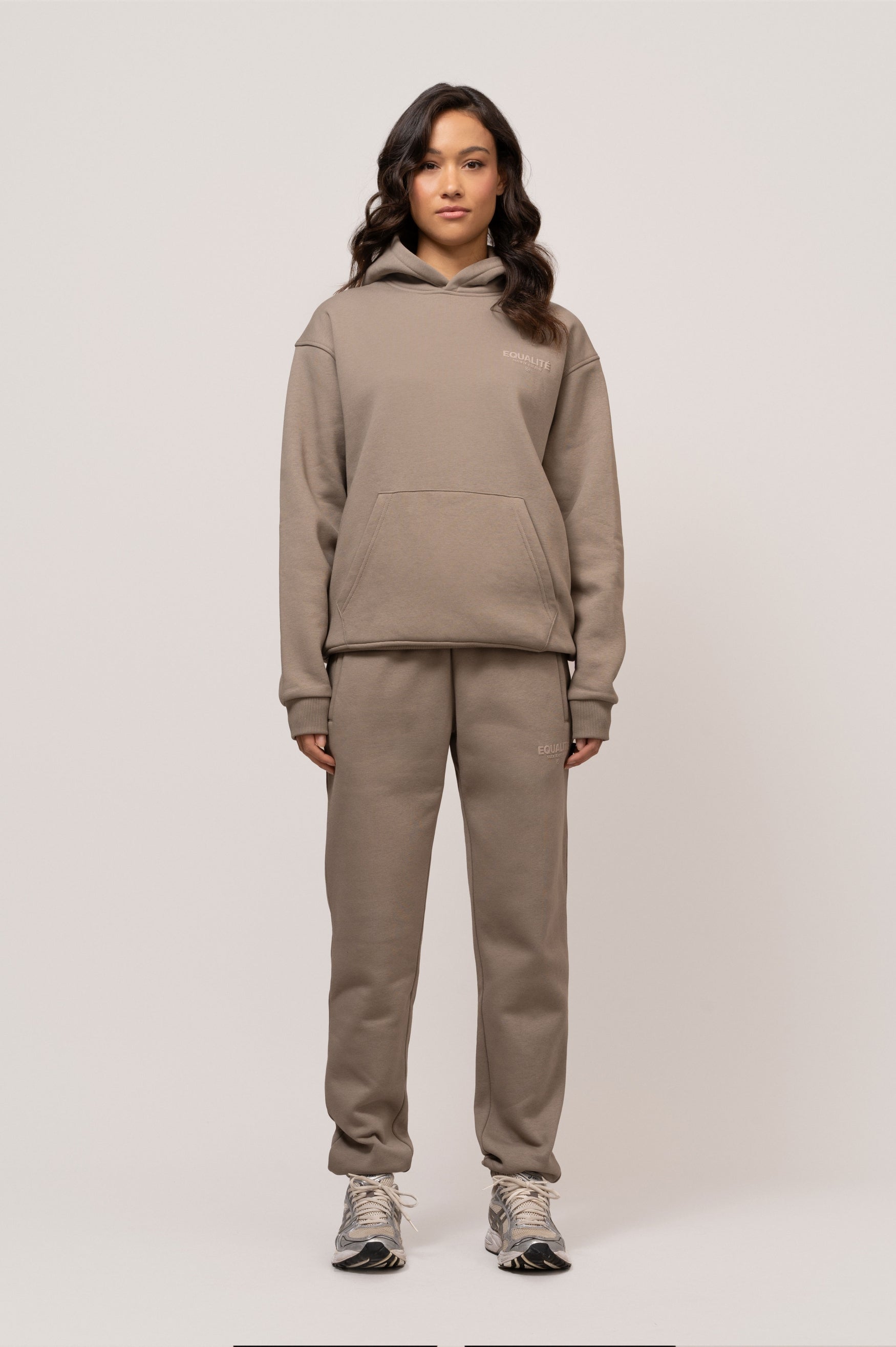 <tc>SOCIETÉ TRACKSUIT | TAUPE & TAUPE</tc>