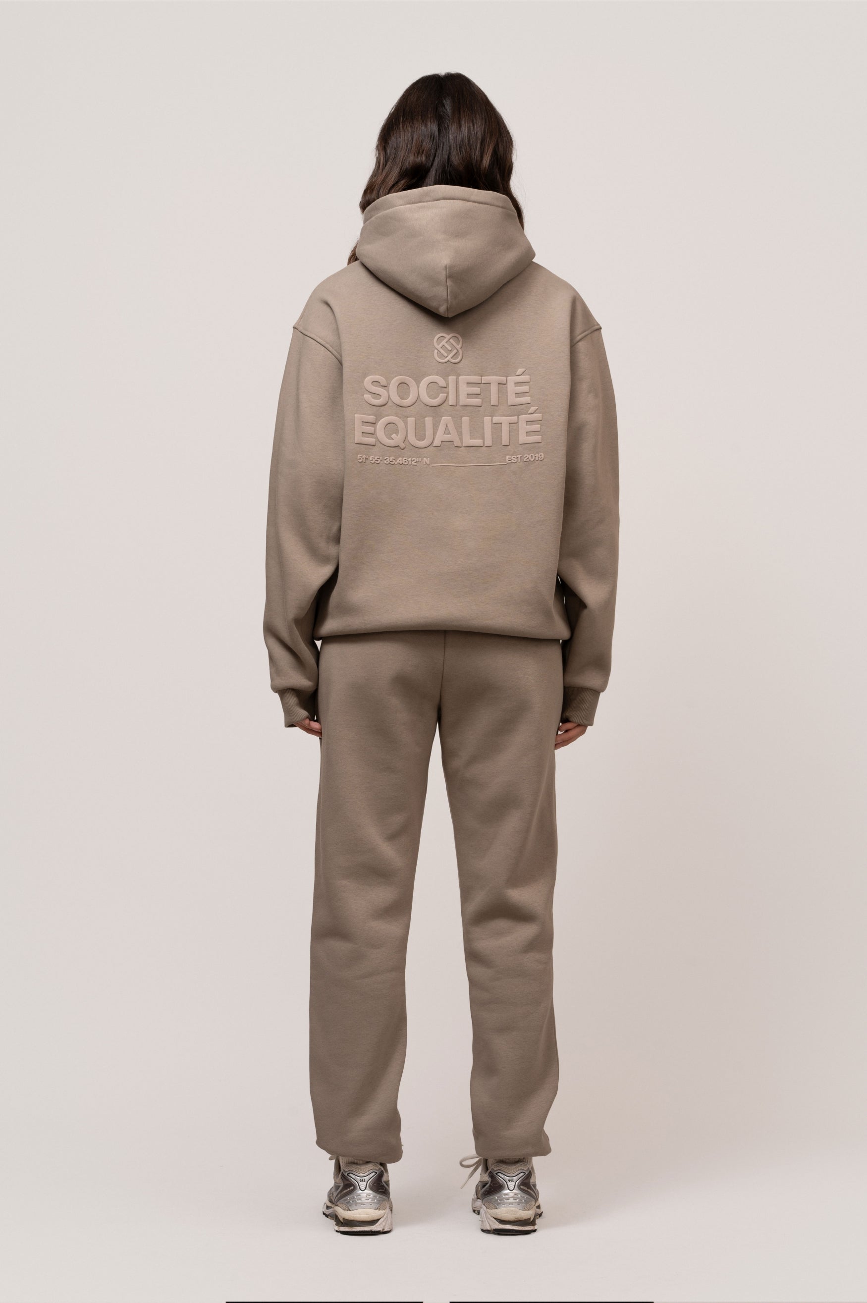 <tc>SOCIETÉ TRACKSUIT | TAUPE & TAUPE</tc>