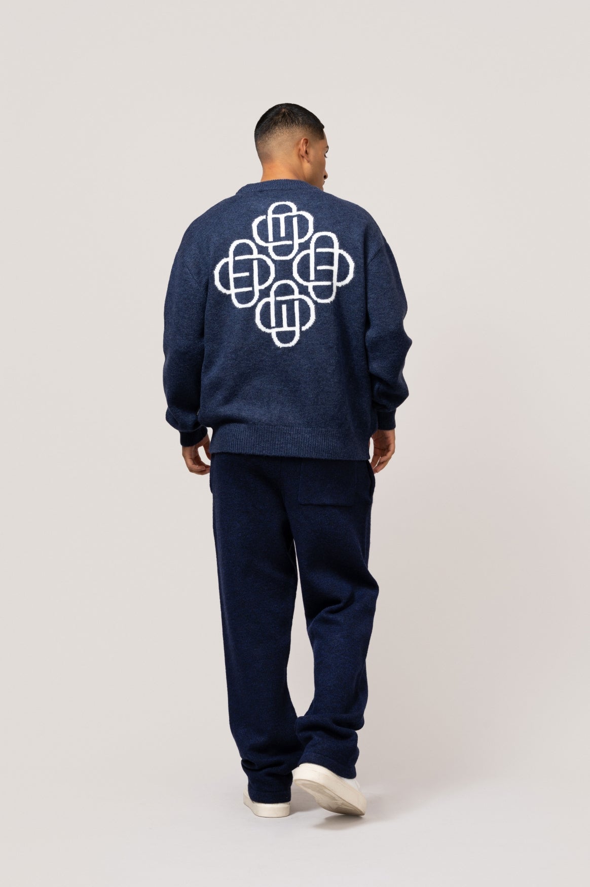 FLUFFY KNIT SWEATER | NAVY