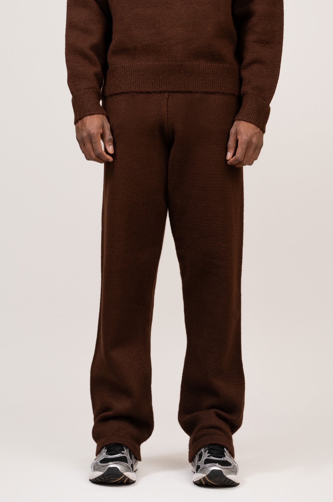 FLUFFY KNIT STRAIGHT FIT PANTS | BROWN