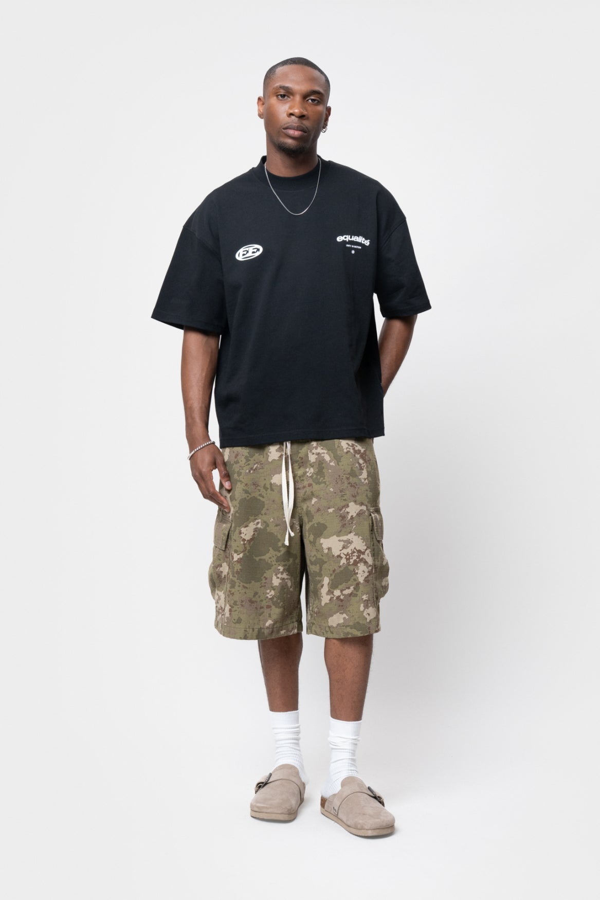 STAY EQUAL BOXY TEE | BLACK