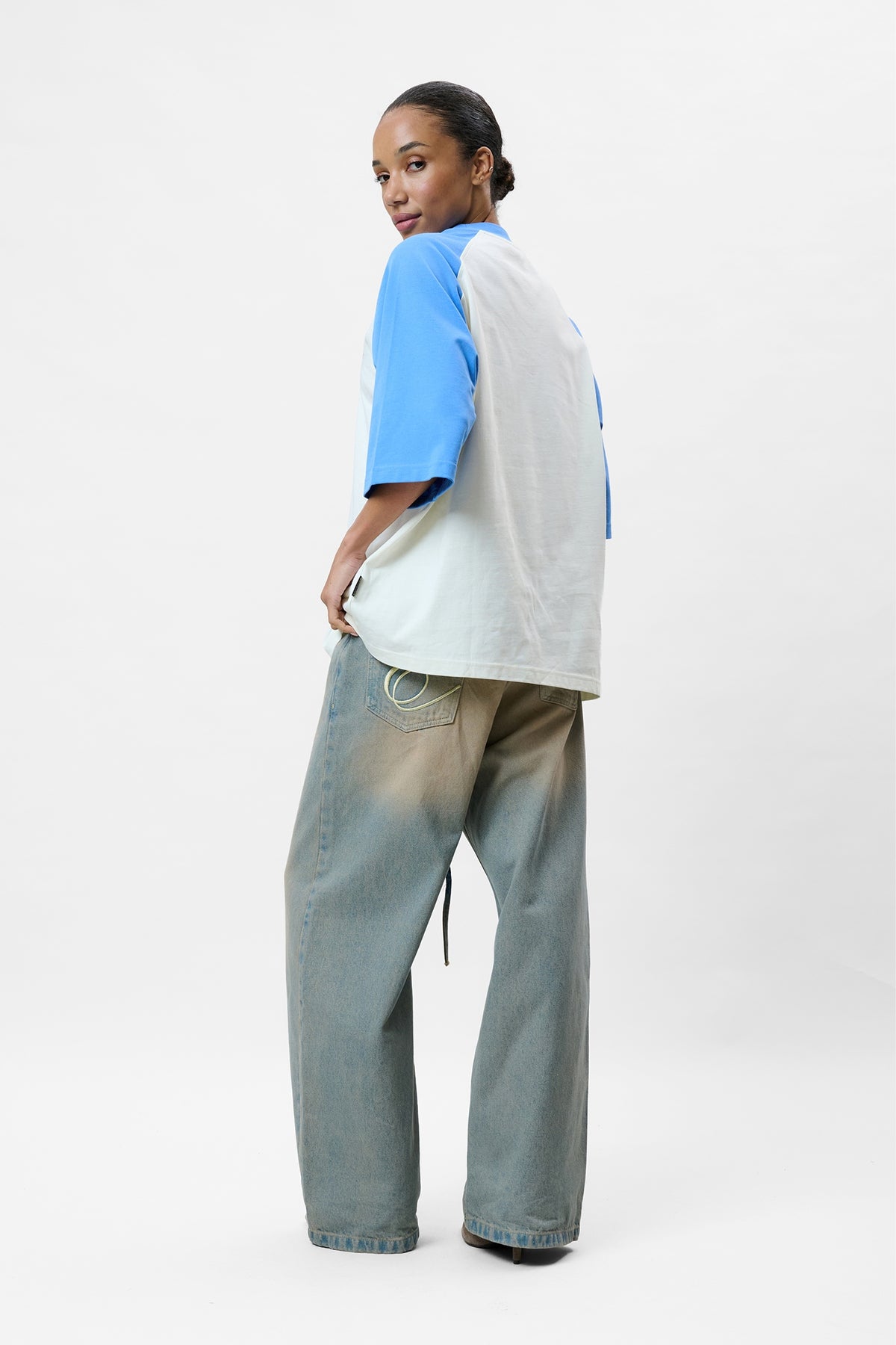 ESSENTIAL RAGLAN BOXY TEE | OFF-WHITE & BLUE