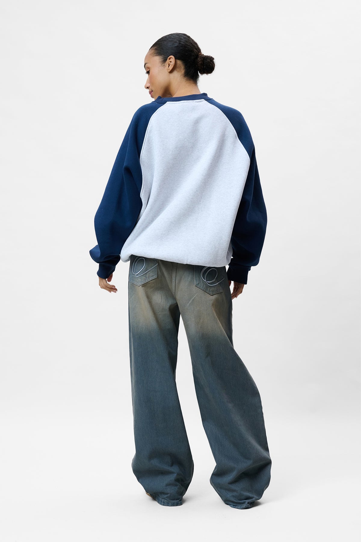 ESSENTIAL RAGLAN OVERSIZED SWEATER | MELANGE GREY & NAVY