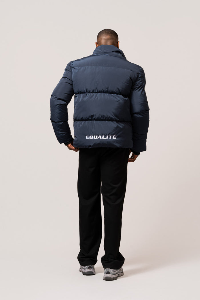 ESSENTIAL PUFFER JACKET | NAVY - Equalité