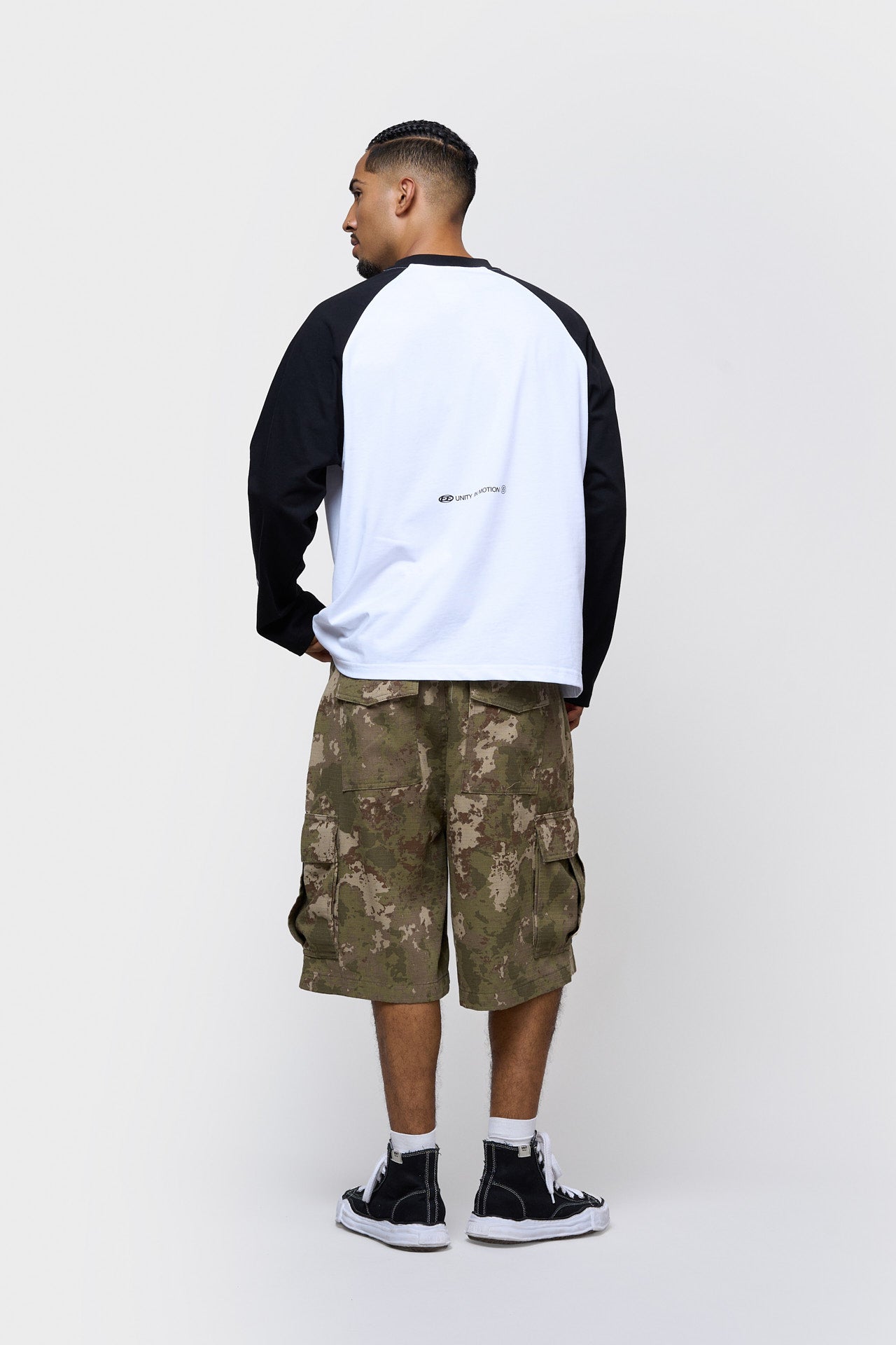 JETT RAGLAN LONGSLEEVE TEE | WHITE & BLACK
