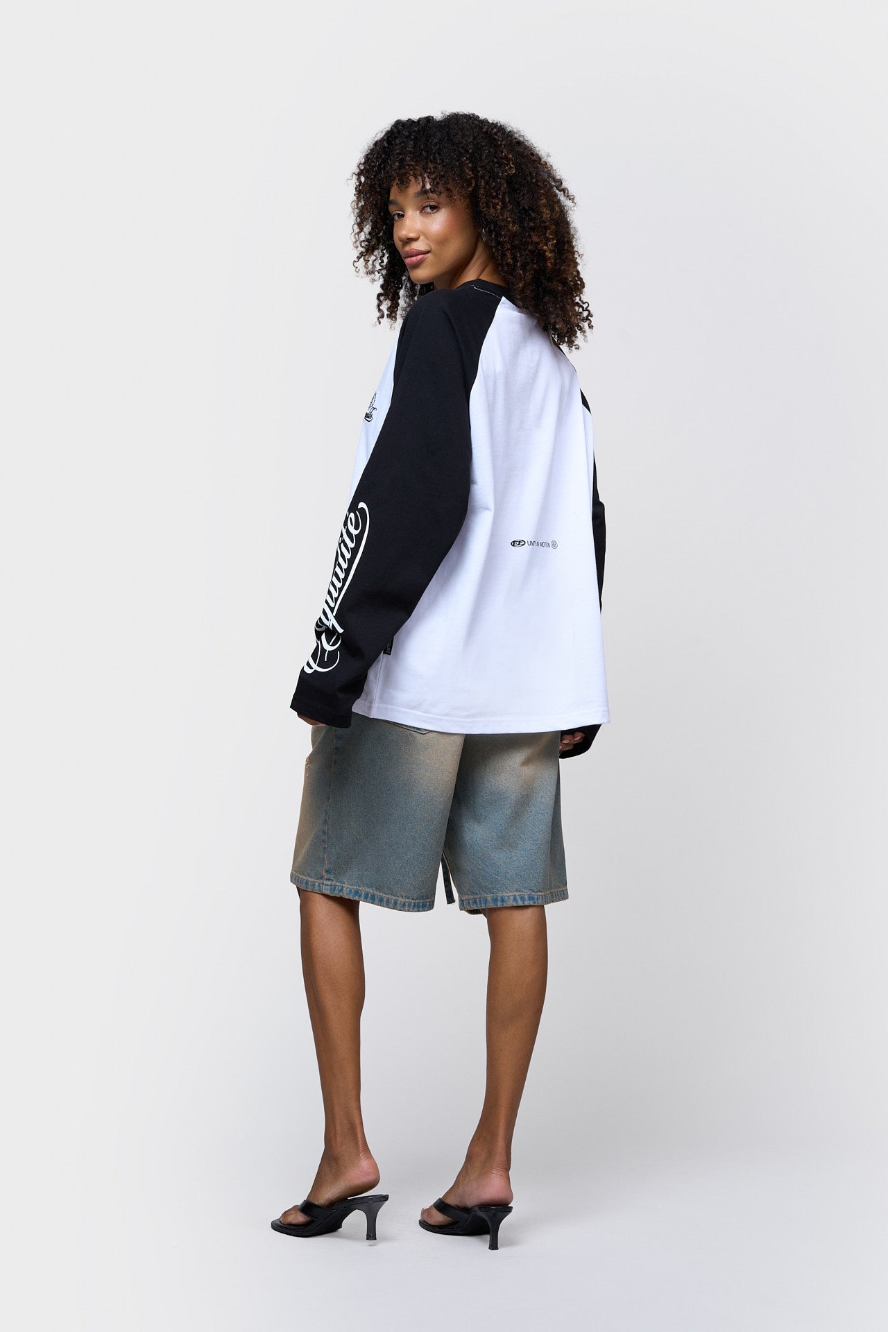 JETT RAGLAN LONGSLEEVE TEE | WHITE & BLACK