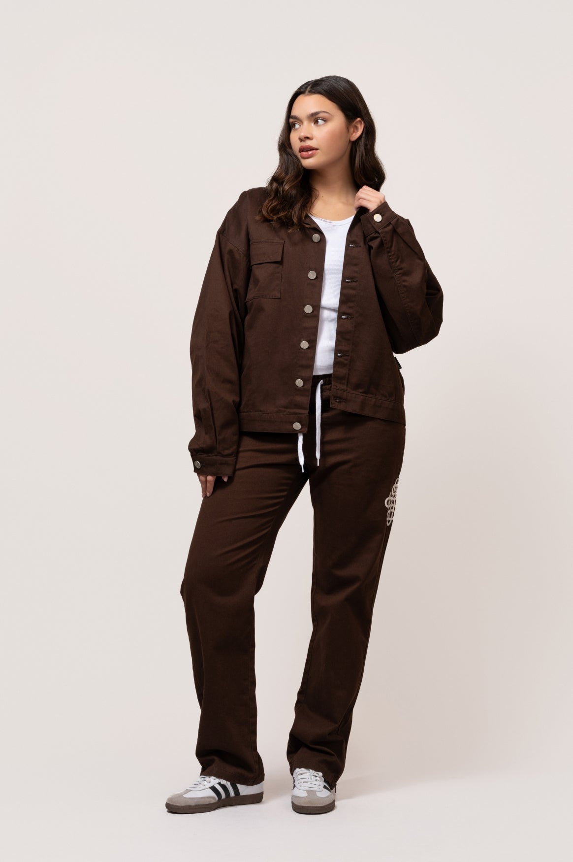 SYMBOL CARGO PANTS | BROWN